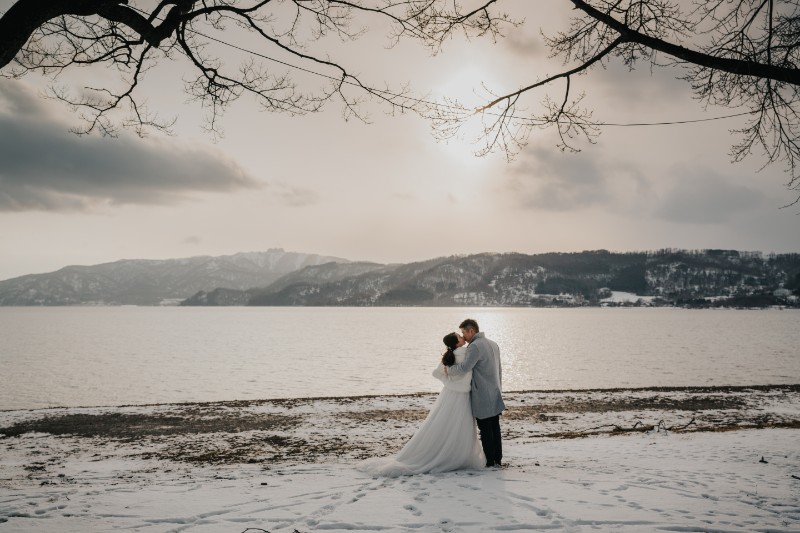 V & B: Magical snowy pre-wedding in Hokkaido at Lake Toya and Mt Yotei by Kuma on OneThreeOneFour 17