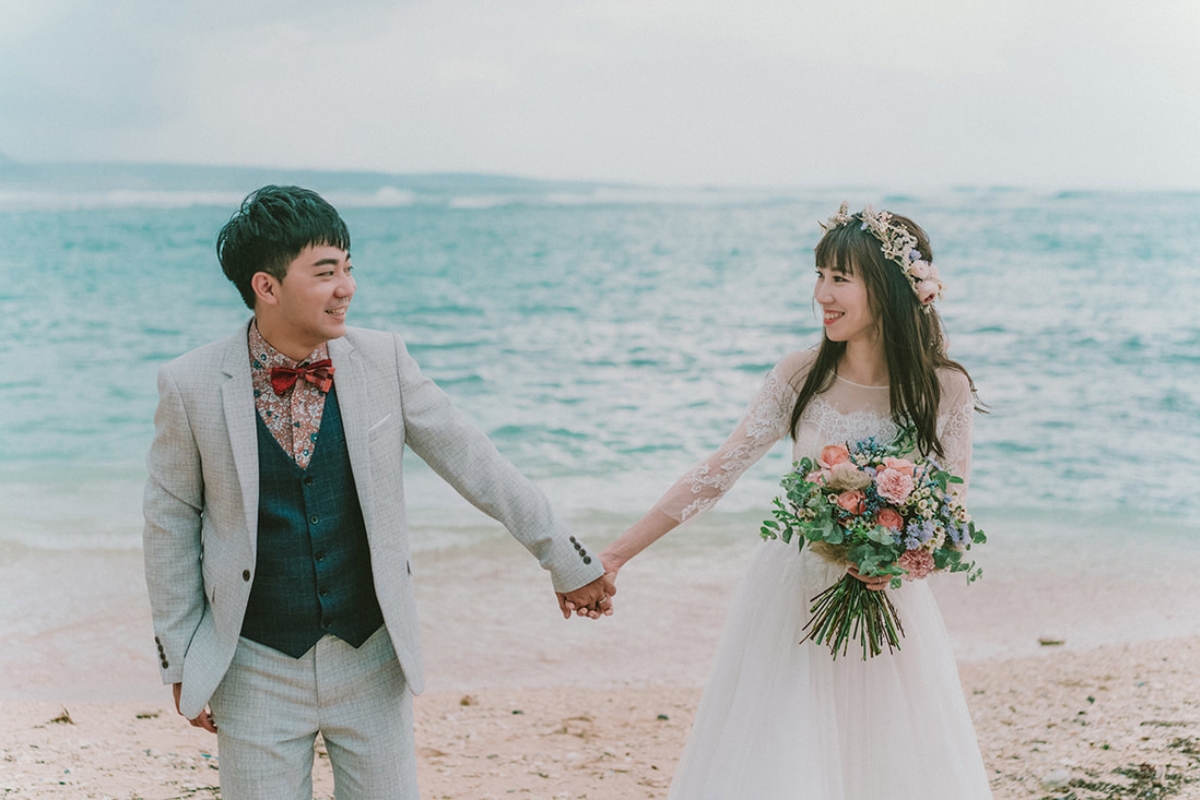 Taiwan Pre-Wedding Photoshoot Quiet Neighbourhood Rooftops Countryside Beach by  on OneThreeOneFour 27