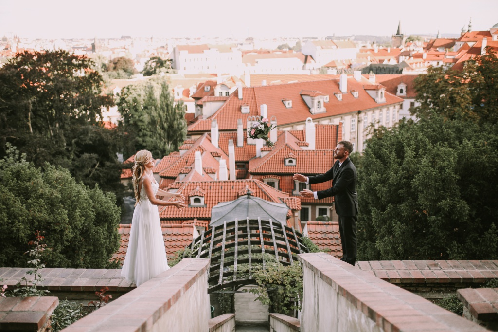 Prague Pre-Wedding Photoshoot At Charles Bridge  by Vickie on OneThreeOneFour 14
