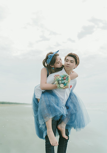 Taiwan Prewedding Photoshoot: Secluded Beach, Forest and Bailu Wan