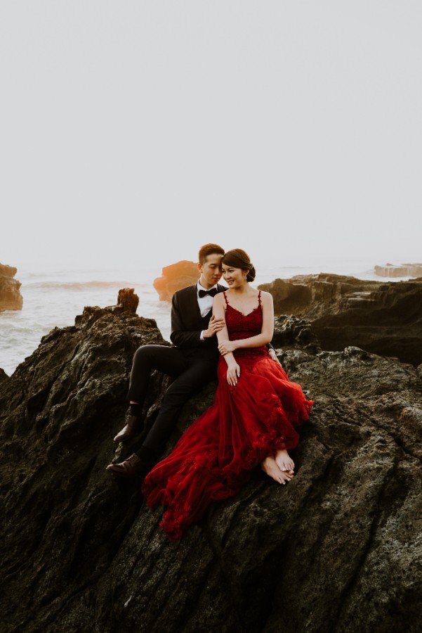 G&G: Bali Pre-wedding photoshoot at Mount Batur Pinggan, forest, Cepung Waterfall and Mengening Beach by Hery on OneThreeOneFour 19