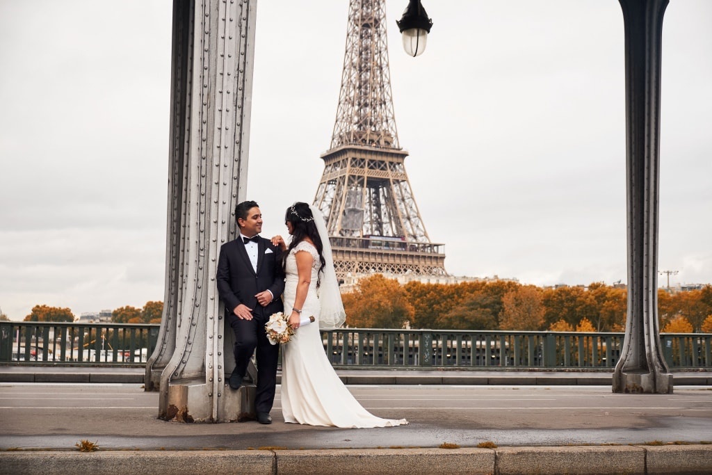 Paris Outdoor Pre-Wedding Photoshoot At Eiffel Tower And Pont Alexander III by Arnel  on OneThreeOneFour 7