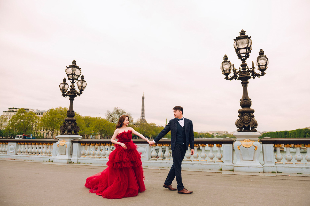 Eternal Love in Paris: Pre-Wedding Photoshoot for Hong Kong Couple | Eiffel Tower, Trocadero, Café, Louvre, Alexandre III Bridge by Arnel on OneThreeOneFour 21