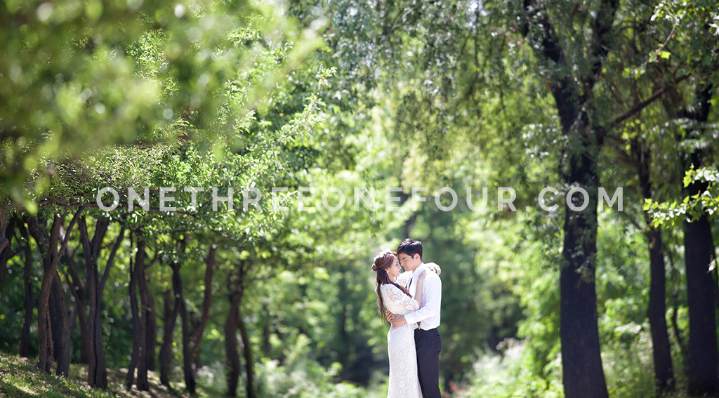 Korean Wedding Photos: Outdoor by SUM Studio on OneThreeOneFour 16