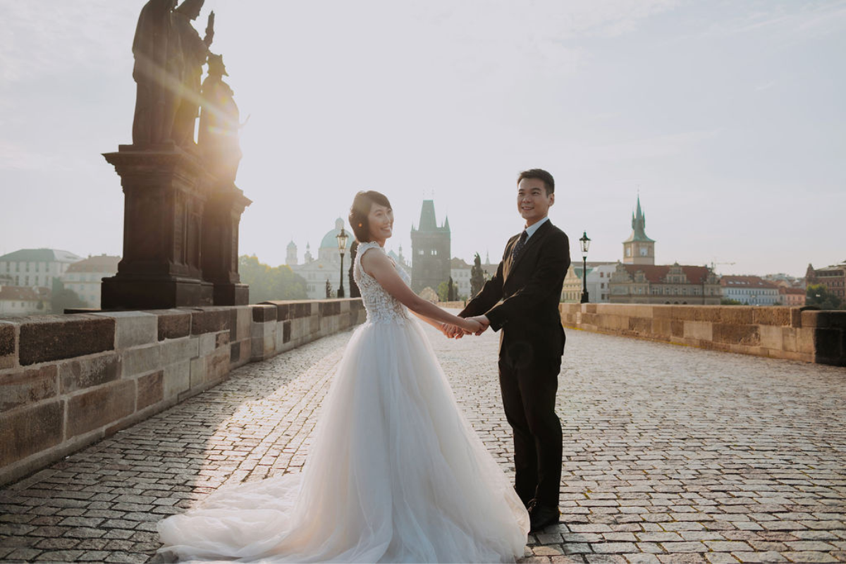 Prague prewedding photoshoot at Old Town Square and Charles Bridge, Vojanovy Gardens by Nika on OneThreeOneFour 5