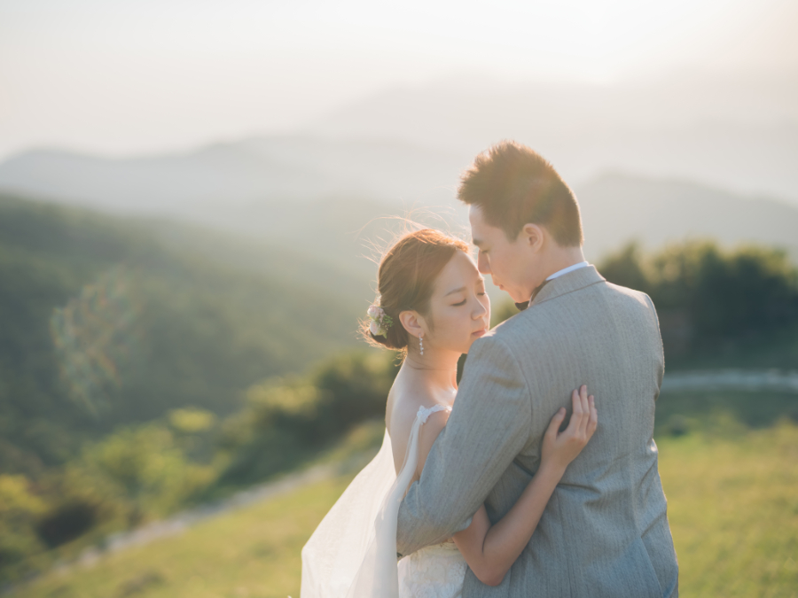 Hong Kong Outdoor Pre-Wedding Photoshoot At Tai Mo Shan by Paul on OneThreeOneFour 15