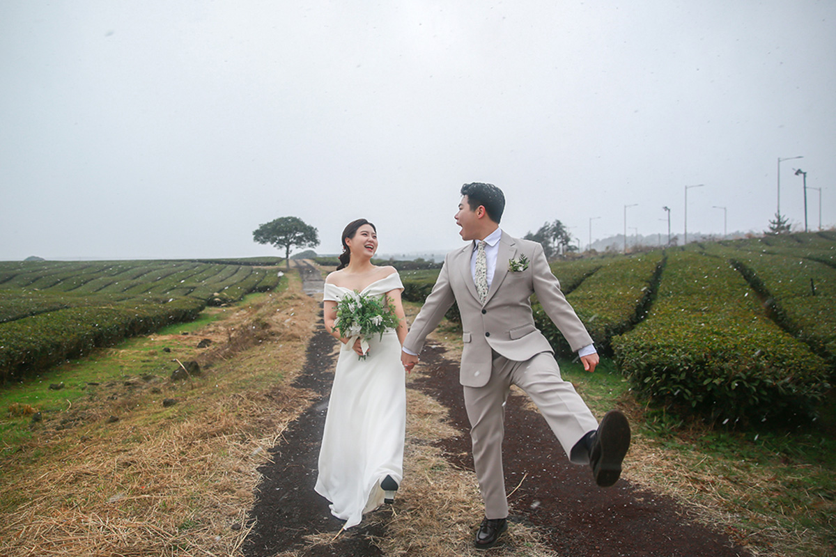 Capturing Love in All Four Seasons: Jeju Pre-Wedding Photoshoot in a Day by Byunghyun on OneThreeOneFour 3