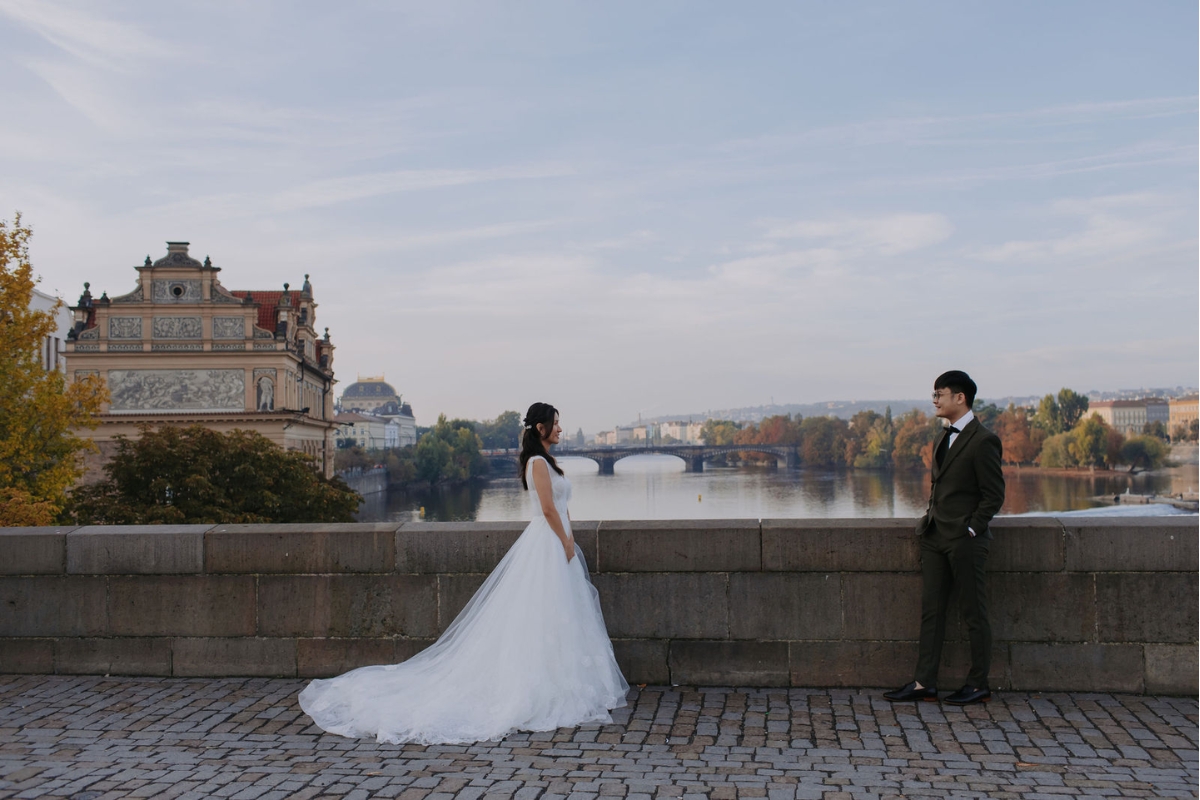 Prague Pre-Wedding Photoshoot with Old Town Square, Astronomical Clock, Charles Bridge and St Vitus Cathedral by Nika on OneThreeOneFour 3