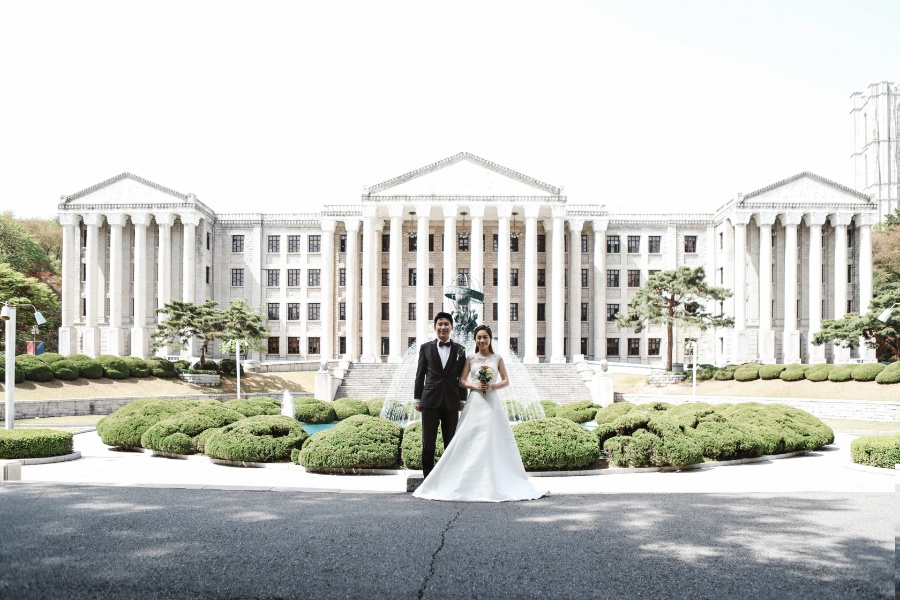 V&C: Hongkong Couple's Korea Pre-wedding Photoshoot at Kyung Hee University and Seoul Forest in Tulips Season by Beomsoo on OneThreeOneFour 5