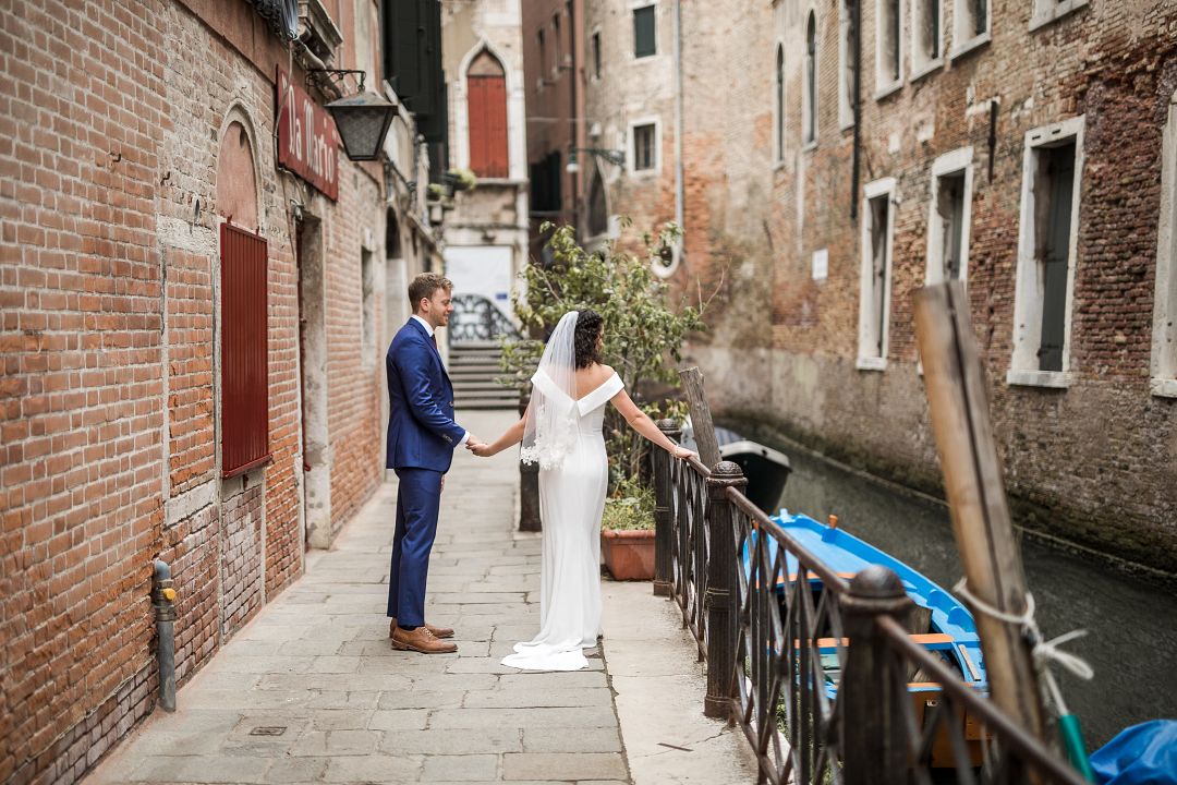 D&K: Romantic pre-wedding photoshoot at Italy Venice by Valerio on OneThreeOneFour 18