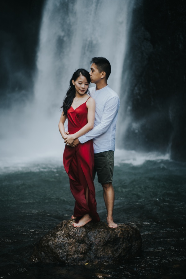Bali Pre-Wedding Photoshoot At Lake Tamblingan, Munduk Waterfall and Tegal Wangi Beach by Hery  on OneThreeOneFour 10