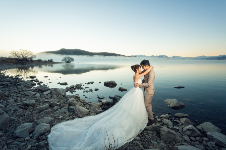 M&P: New Zealand Winter Pre-wedding Photoshoot with Milky Way at Lake Tekapo by Xing on OneThreeOneFour 11