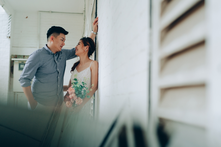 Singapore Pre Wedding Couple Photoshoot At Seletar Colonial Houses by Cheng on OneThreeOneFour 11