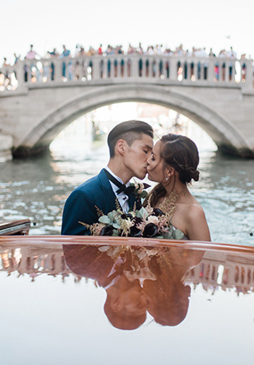 G&B: Venice pre-wedding on a Venetian boat cruising along the river