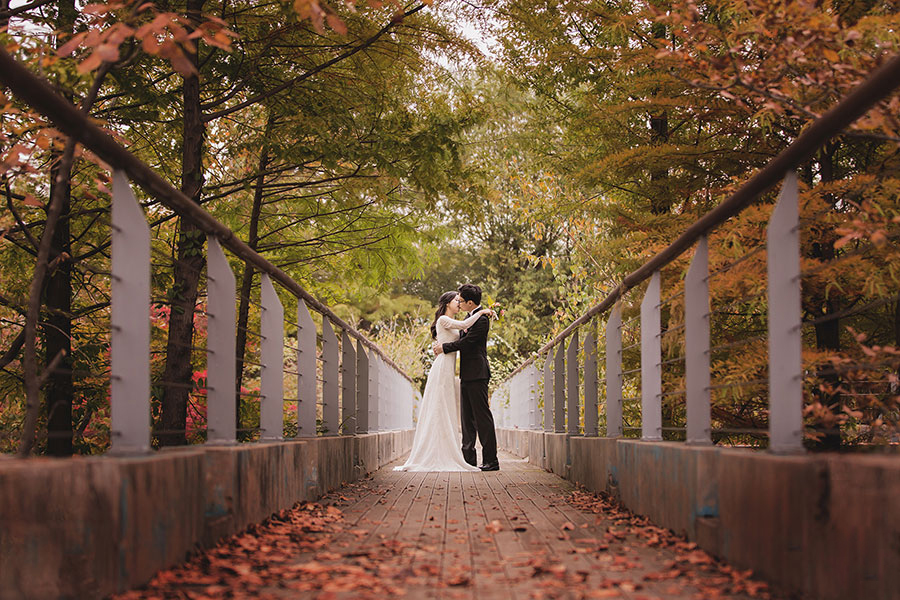 Korea Autumn Pre-Wedding Photoshoot At Seonyudo Park And Hanuel Park  by Junghoon  on OneThreeOneFour 9