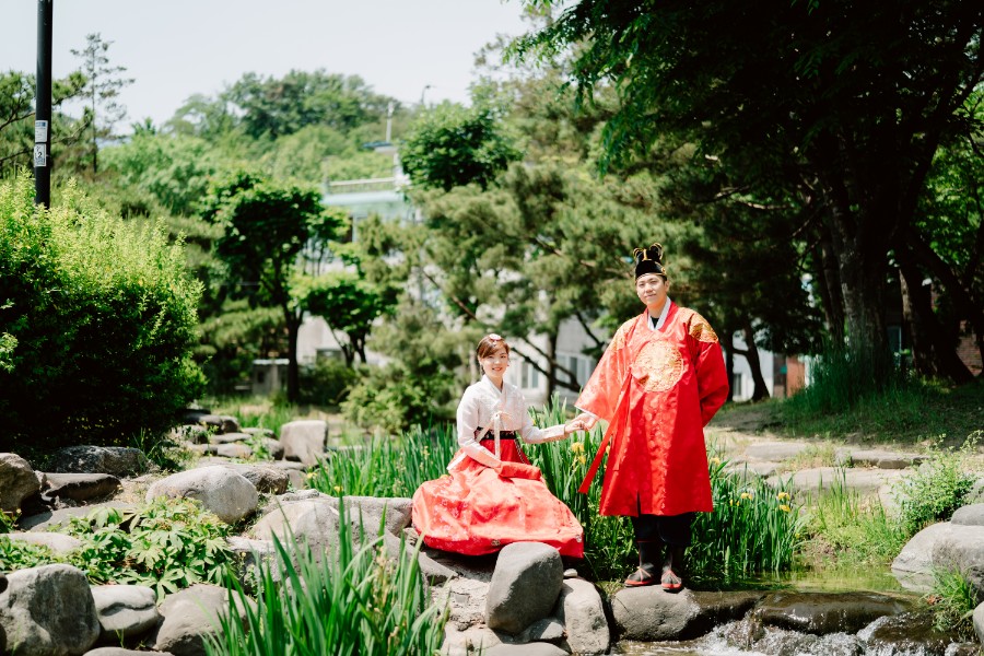 J&E: Traditional handbok photoshoot in Seoul, at Namsangol Hanok Village by Jungyeol on OneThreeOneFour 17