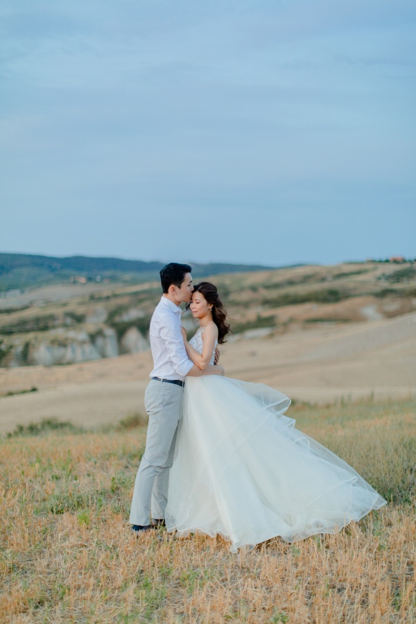 Italy Tuscany Prewedding Photoshoot at San Quirico d'Orcia  by Katie on OneThreeOneFour 39