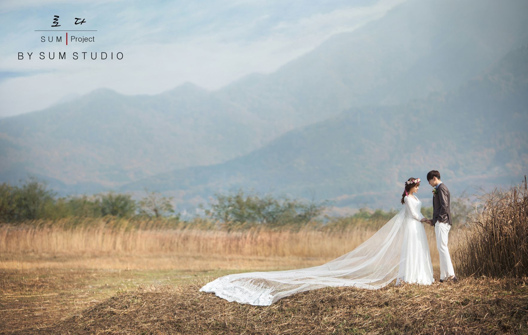 Korea Wedding Outdoor Photography in Autumn with Mapletrees (NEW) by SUM Studio on OneThreeOneFour 9