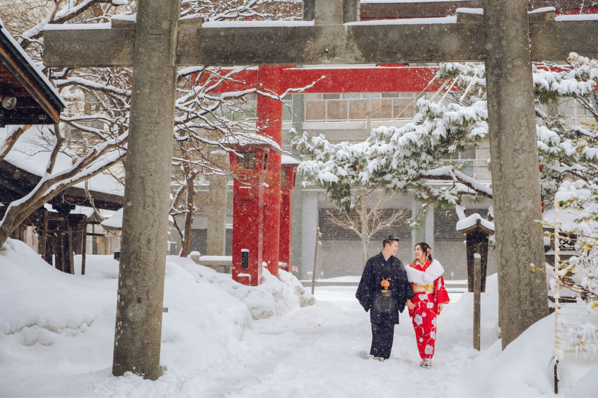 Hokkaido Street Style Kimono Prewedding Photoshoot At Shopping Street And Iyahiko shrine In Winter by Kuma on OneThreeOneFour 22