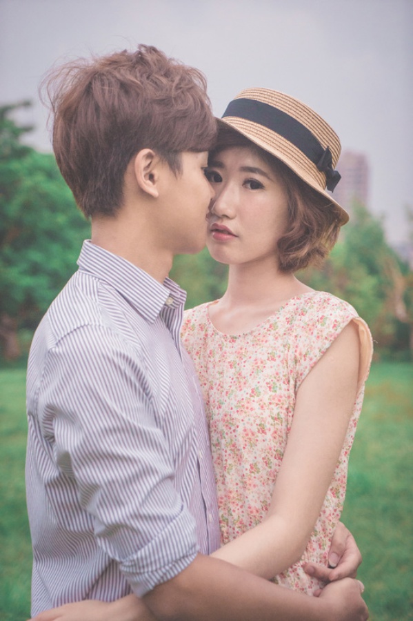 Taiwan Casual Couple Photoshoot At The Park During Autumn  by Star  on OneThreeOneFour 15