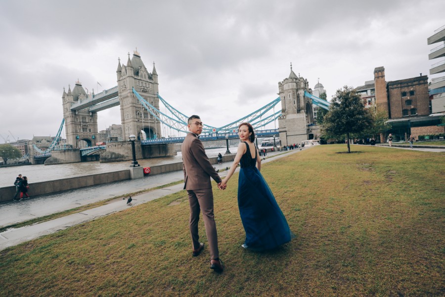 L&A: Whimsical Pre-wedding in London by Dom on OneThreeOneFour 27