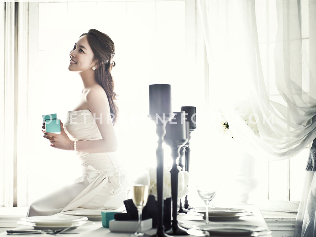 White | Korean Pre-wedding Photography by Pium Studio on OneThreeOneFour 24