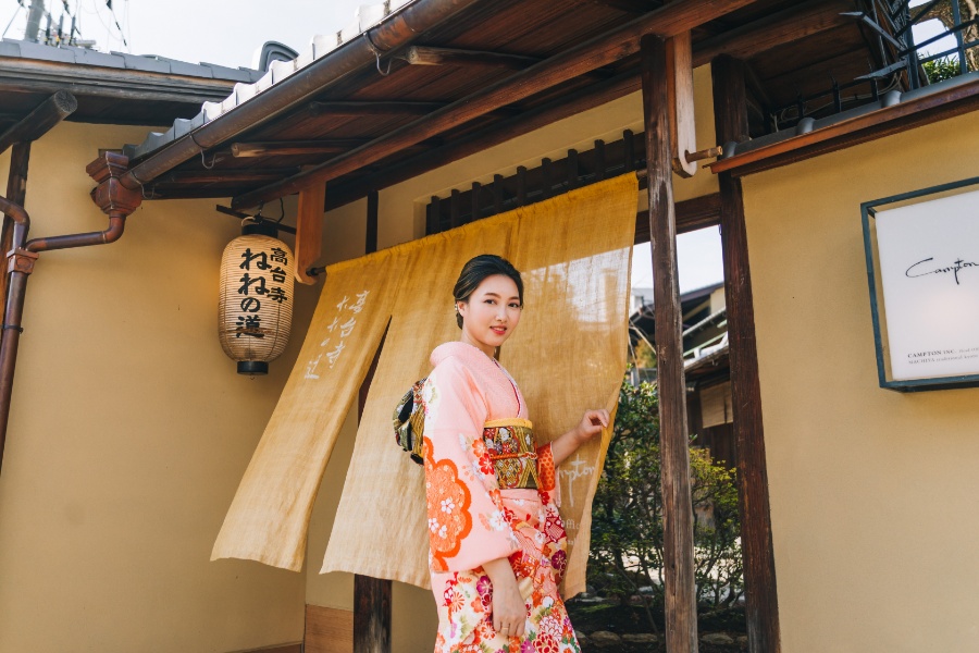 Kyoto Kimono Prewedding Photoshoot Higashiyama District Japan by Shu Hao on OneThreeOneFour 37