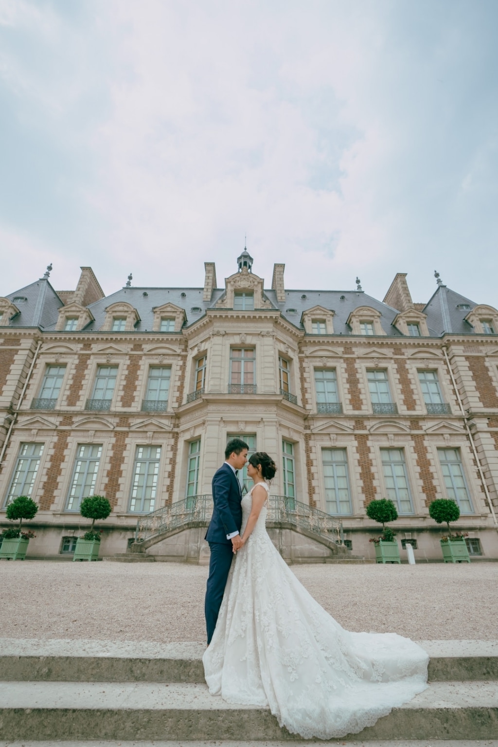 Paris Pre-wedding Photos At Chateau de Sceaux, Eiffel Tower, Louvre Night Shoot by Son on OneThreeOneFour 4
