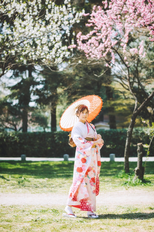 Japan Kyoto Kimono Photoshoot At Gion District During Cherry Blossom Season  by Shu Hao  on OneThreeOneFour 3