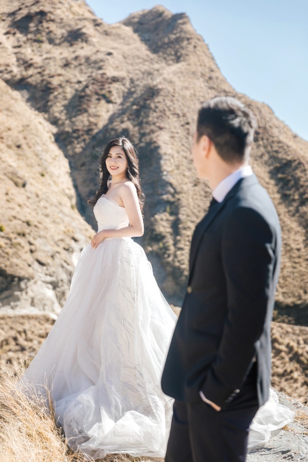 Romantic helicopter outdoor prewedding photoshoot in New Zealand by Fei on OneThreeOneFour 12