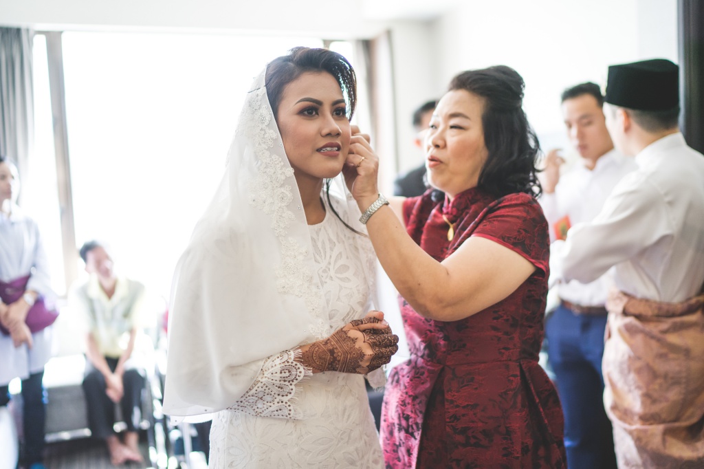 Singapore Wedding Day Photoshoot With Multi Racial Malay And Chinese Couple  by Michael  on OneThreeOneFour 14