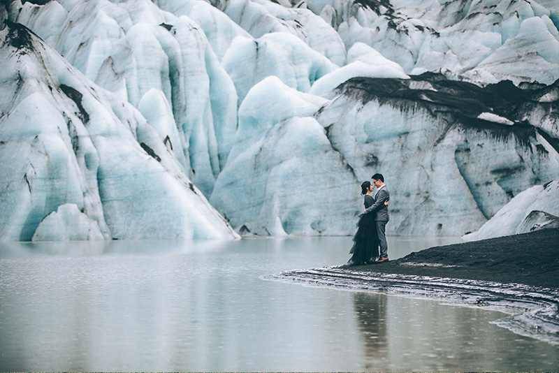 Overseas wedding photography in Iceland