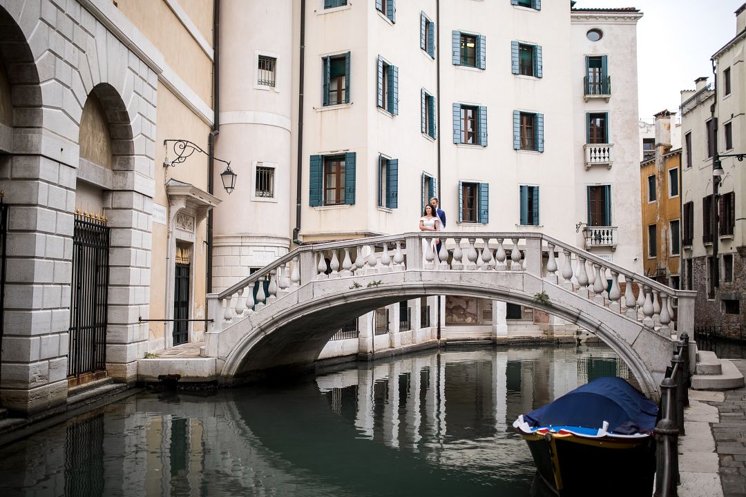 D&K: Romantic pre-wedding photoshoot at Italy Venice by Valerio on OneThreeOneFour 22