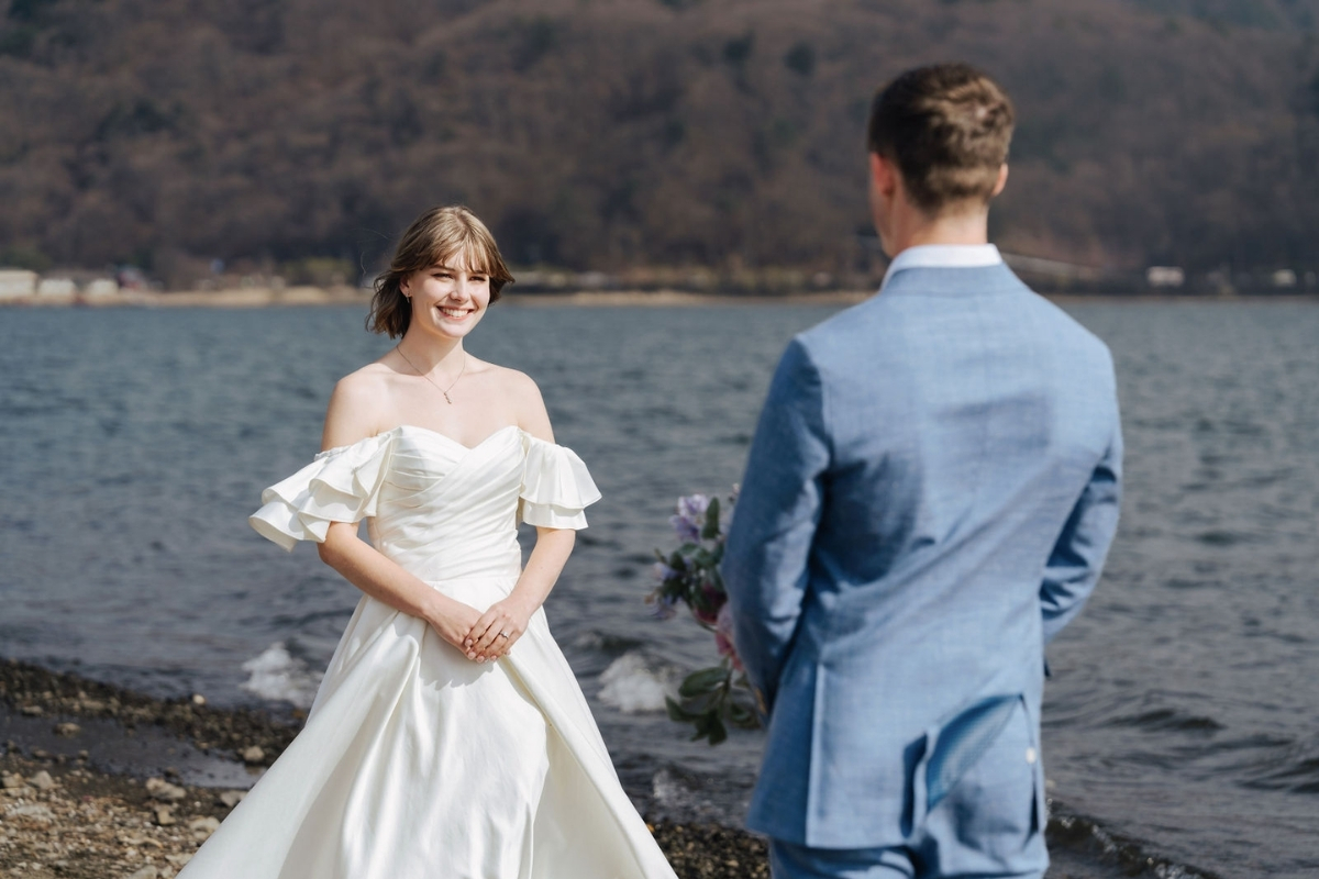 Tokyo Pre-Wedding Photoshoot with Shioiri Park, Lake Kawaguchiko, and Shinjuku by Dahe on OneThreeOneFour 13