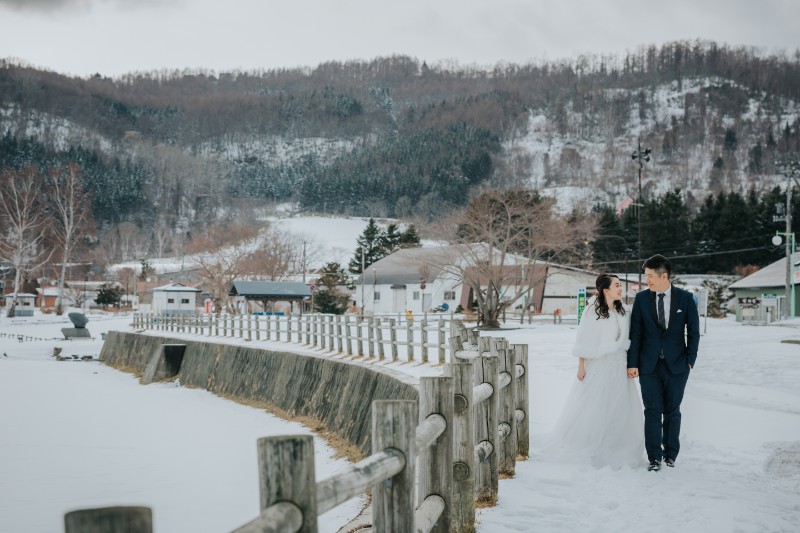 V & B: Magical snowy pre-wedding in Hokkaido at Lake Toya and Mt Yotei by Kuma on OneThreeOneFour 8