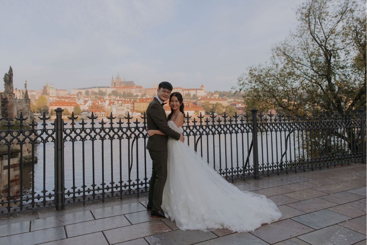 Prague Pre-Wedding Photoshoot with Old Town Square, Astronomical Clock, Charles Bridge and St Vitus Cathedral by Nika on OneThreeOneFour 1