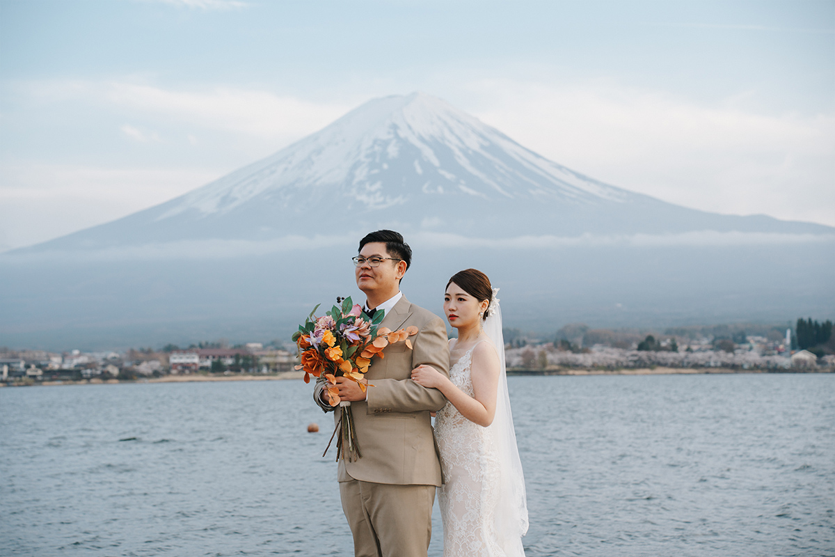 Sakura Prewedding Photoshoot Amidst Mt. Fuji and Tokyo's Full Bloom by Dahe on OneThreeOneFour 29