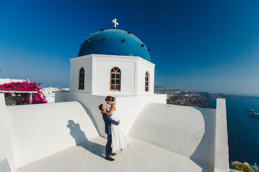 Santorini Pre-Wedding Photoshoot At Oia Blue Dome Church by Nabi on OneThreeOneFour 11