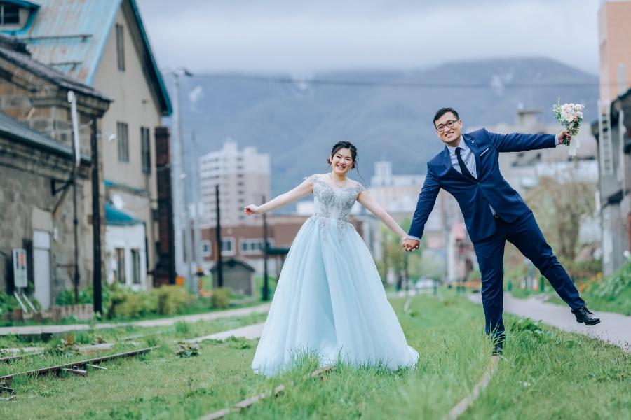 Hokkaido Pre-Wedding Photoshoot at Hokkaido Government Building & Temiya Park by Kuma on OneThreeOneFour 18