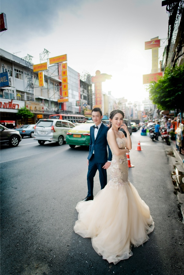 Bangkok Chong Nonsi and Chinatown Prewedding Photoshoot in Thailand by Sahrit on OneThreeOneFour 62
