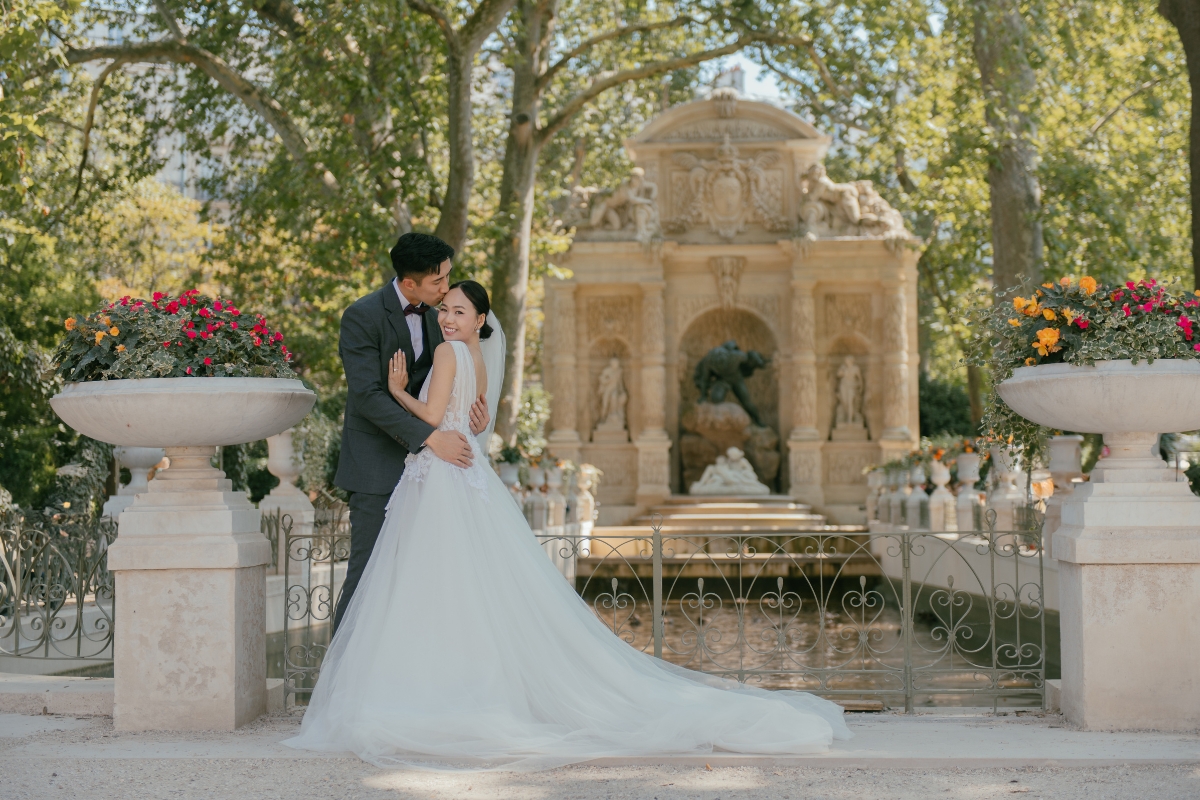 Paris Pre-wedding photoshoot Luxembourg Garden Palais-Royal Eiffel Tower Cafe Saint Honoré Wall of Love by Arnel on OneThreeOneFour 5