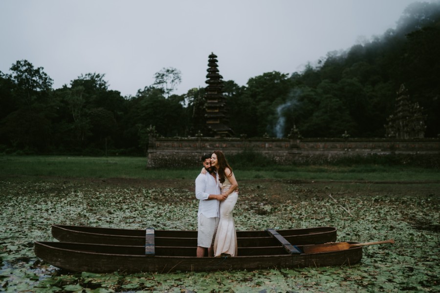 N&F: Mystical Honeymoon Photoshoot in Bali by Cahya on OneThreeOneFour 10