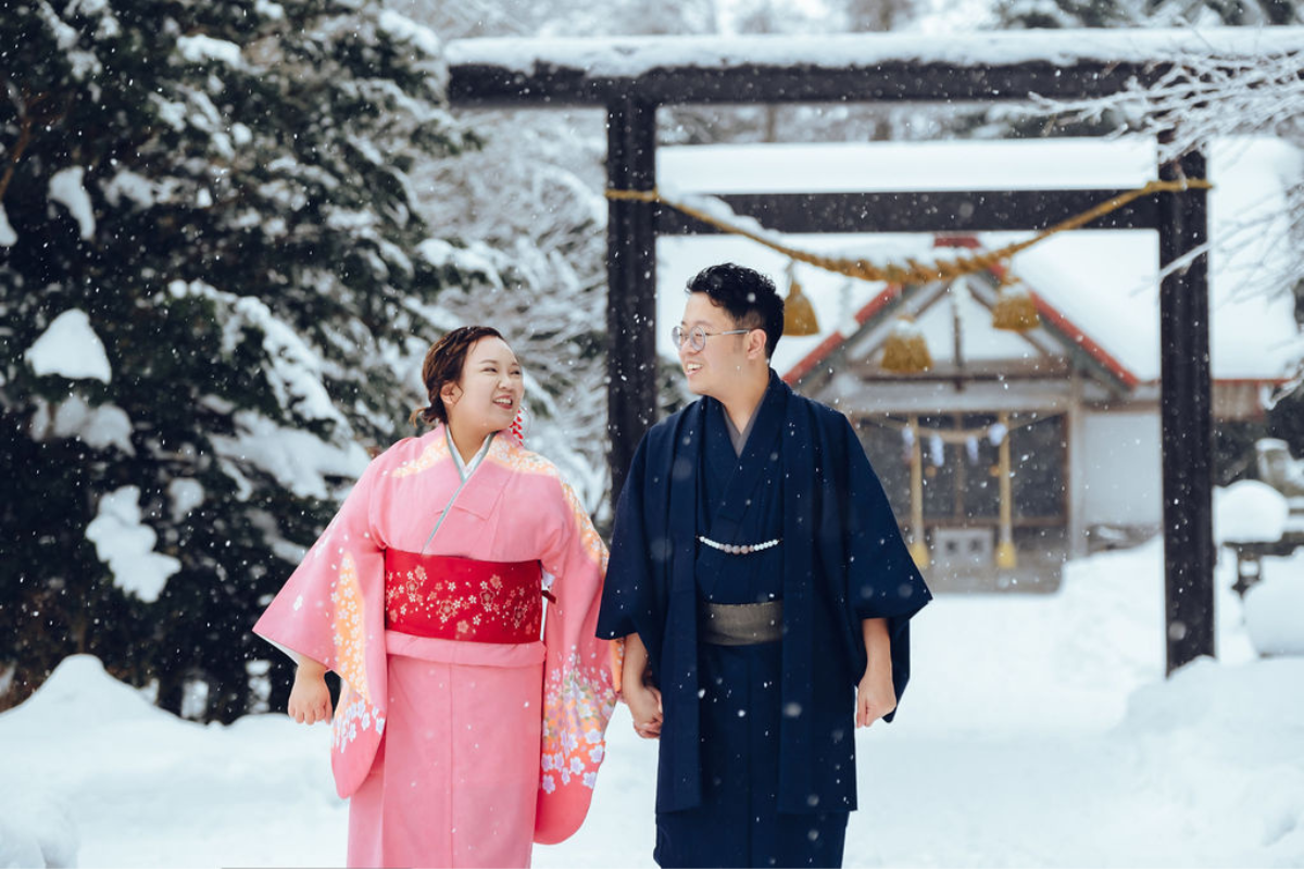 Hokkaido Prewedding Photoshoot At Lake Toya, Hilton Niseko Village And Kimono Shoot In Kaributo Shrine In Winter by Kuma on OneThreeOneFour 9