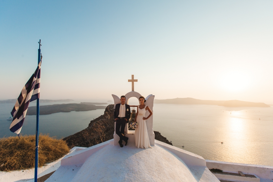 Santorini Pre-Wedding Photoshoot At Oia Blue Dome Church by Nabi on OneThreeOneFour 22