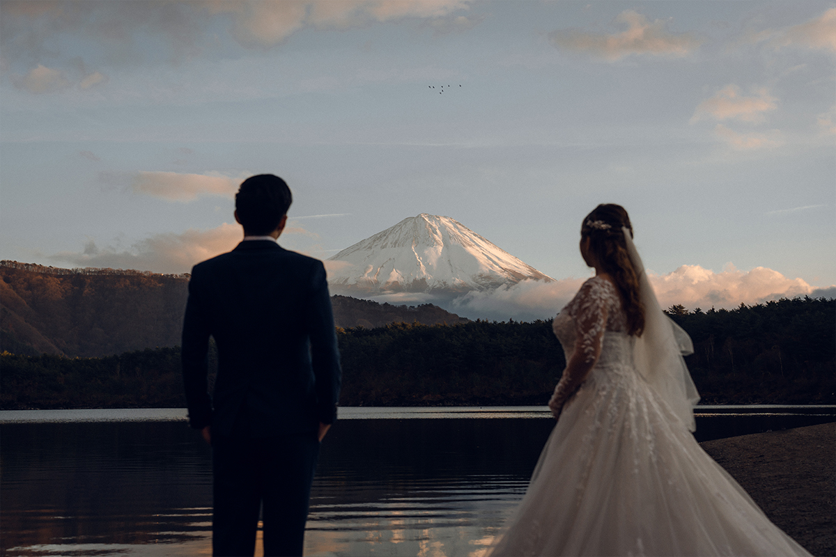 Autumn Maple Leaves Pre-Wedding Photoshoot in Mount Fuji  by Dahe on OneThreeOneFour 23