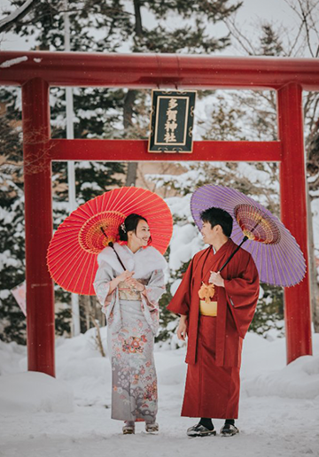 M&J: Magical snowy pre-wedding in Hokkaido wearing kimono