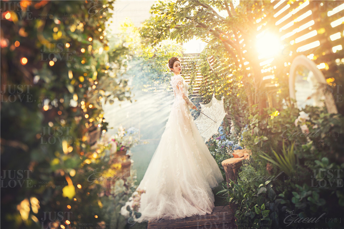 Korean Studio Pre-Wedding Photography: Floral by Gaeul Studio on OneThreeOneFour 9