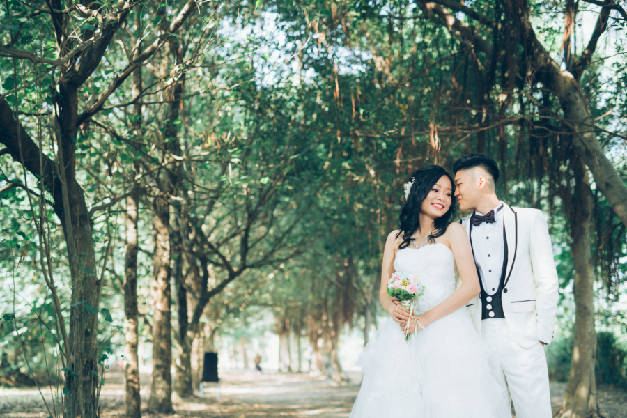 Hong Kong Outdoor Pre-Wedding Photoshoot At The Peak, Nam Sang Wai, Central by Felix on OneThreeOneFour 1
