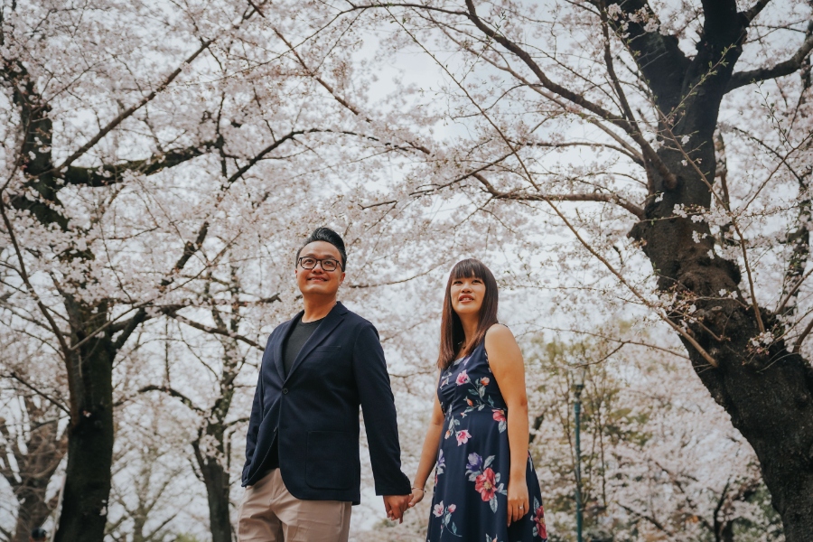 S&X: Tokyo Cherry Blossoms Engagement Photoshoot on a Boat Ride at Chidori-ga-fuchi Moat by Ghita on OneThreeOneFour 23