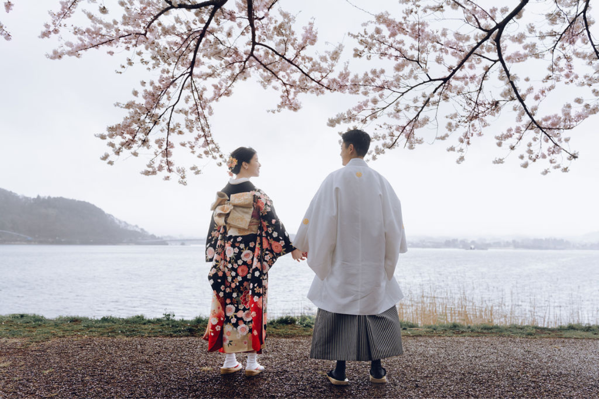 US Couple's Spring Season Kimono & Prewedding Photoshoot At Chureito Pagoda, Lake Kawaguchiko In Tokyo by Cui Cui on OneThreeOneFour 5